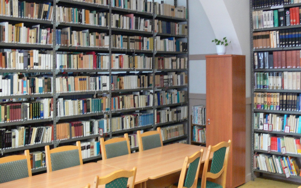 konyvtar nyitvatartas